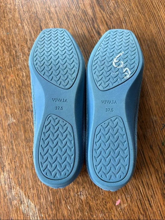 Vivaia Lightweight Square-Toe V-Cut Flats (Margot™ Walker) size 7 - Picture 6 of 8